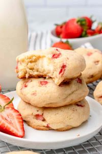 Low-Carb Strawberry Cheesecake Cookie